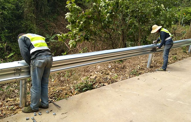泰安高速公路护栏的定期维护与保养