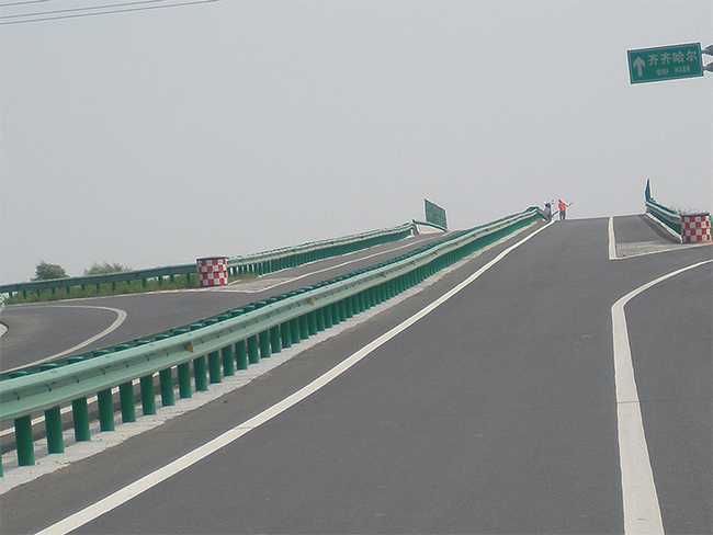 泰安高速公路护栏的材质与规格
