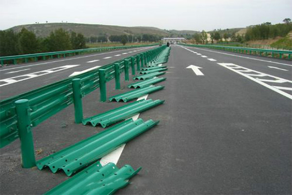 泰安波形护栏的维护与管理确保道路安全的关键步骤
