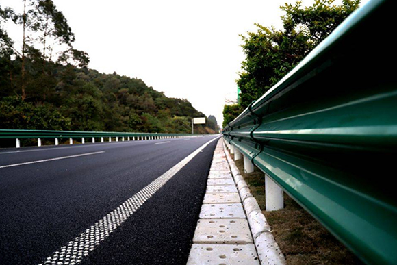 泰安高速公路护栏的常用类型