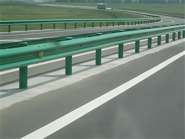 泰安高速护栏板守护安全广泛应用于多个行业